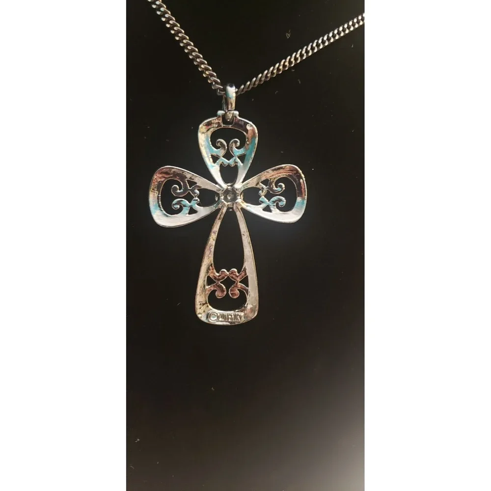 Sarah Coventry Romanesque gunmetal gray black cross pendant necklace 24" chain - Picture 2 of 5